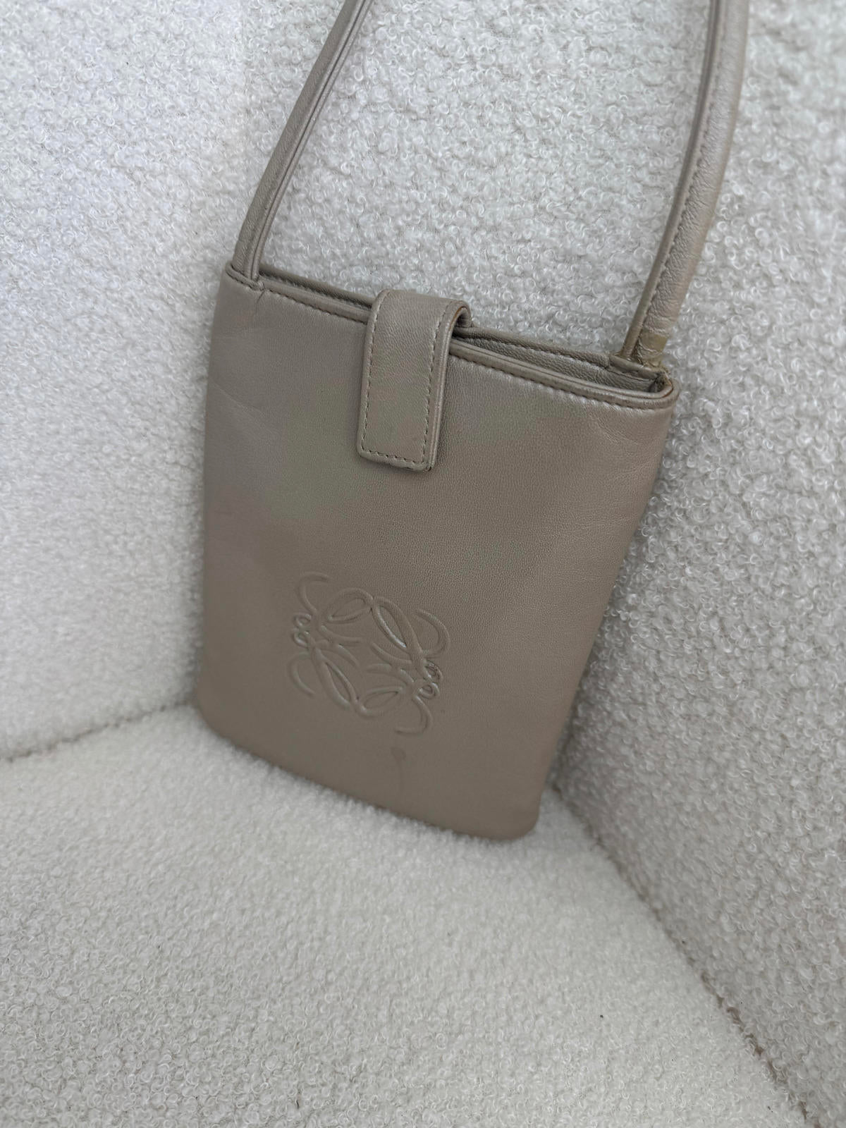 Loewe Phone Holder