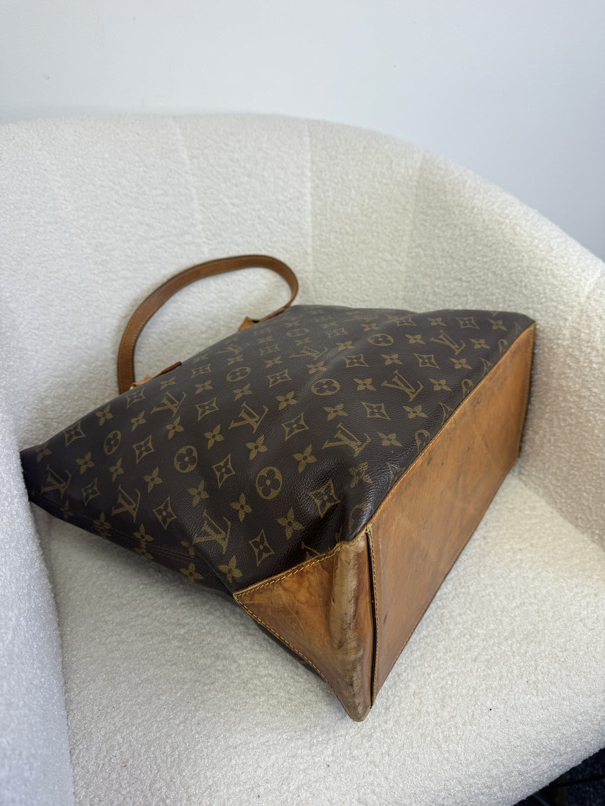 Louis Vuitton Cabas Mezzo