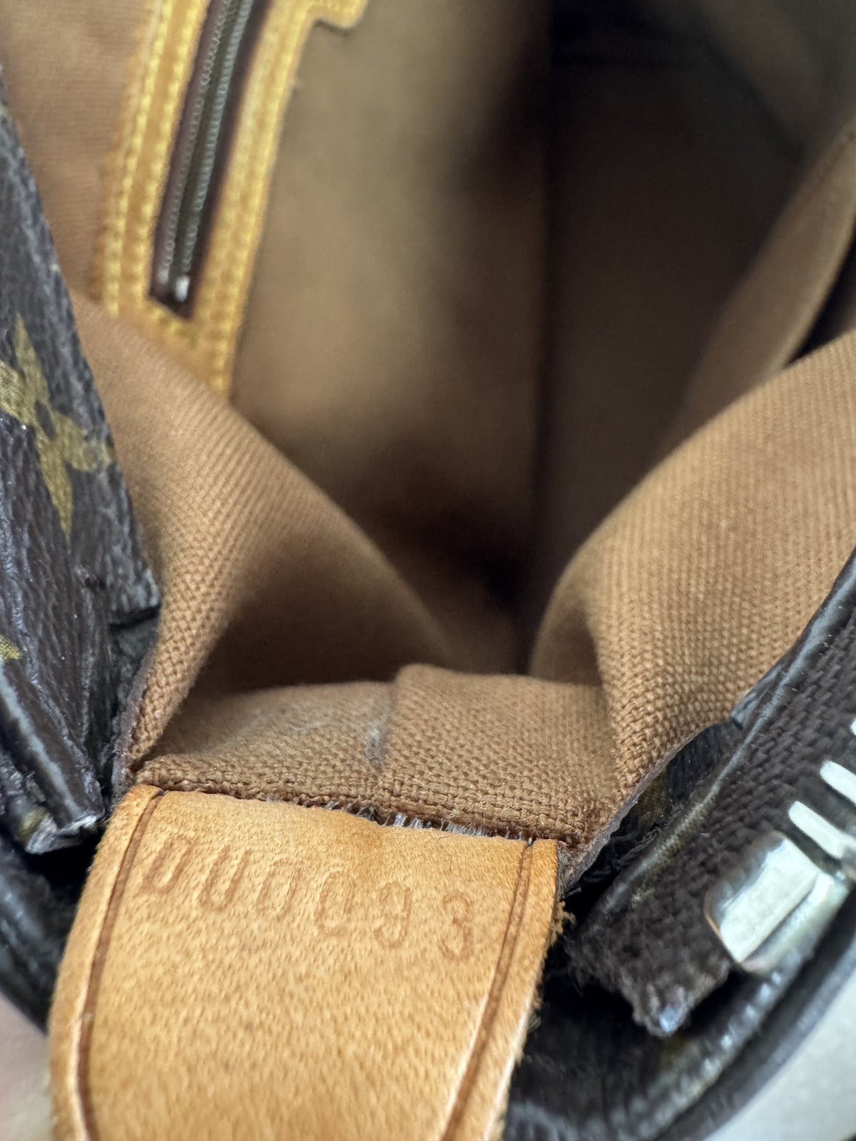 Louis Vuitton Cabas Mezzo