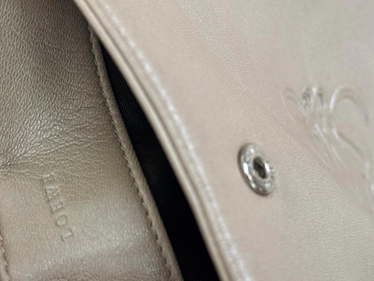 Loewe Phone Holder