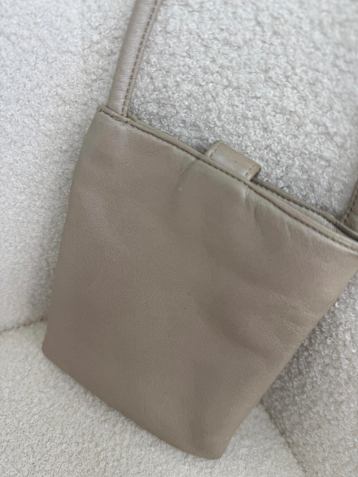 Loewe Phone Holder